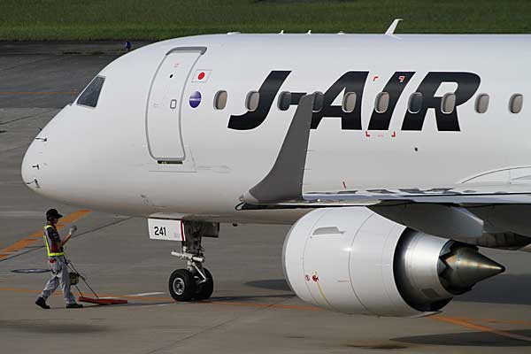 J-AIR E190 JA241J