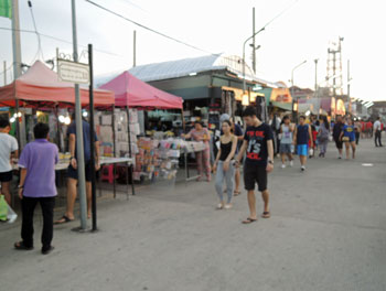Jun09 Night market 5