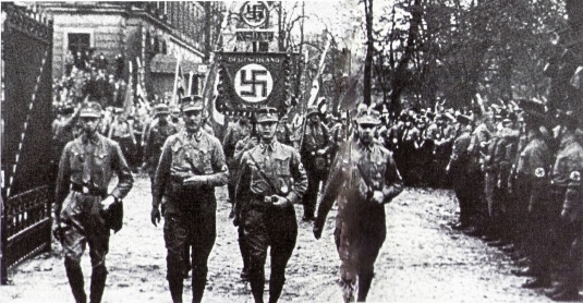 ナチの行進