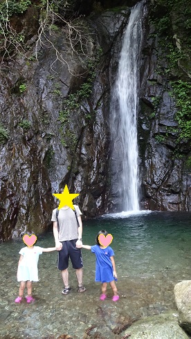エビラ沢の滝で川遊び（夏休みの無料で遊べる穴場、道志川)1