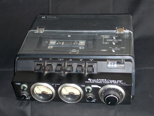 ◇1970年代のポータブルステレオカセットデッキVICTOR「KD-2」の修復